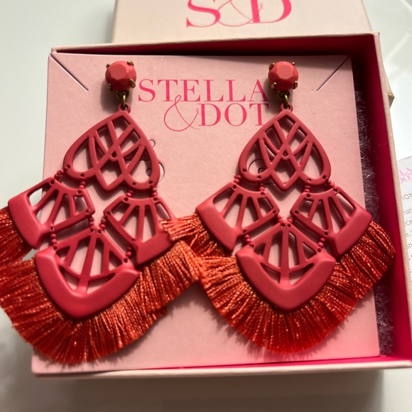 Stella & Dot Jewelry - NWT Stella and Dot Alexandria Chandelier Earrings